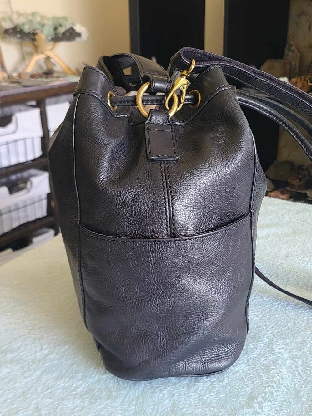 Vintage Fossil Black Leather Drawstring Shoulder Bag with Gold Hardware - Picture 2 of 13
